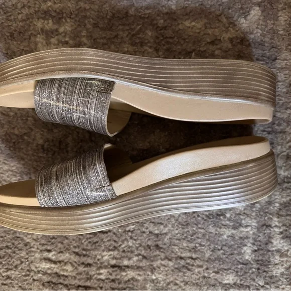 Donald pliner platform Fifi sandal Excellent condition gold - Picture 8 of 11